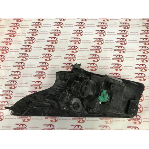 Фара права Renault Trafic III 2014-2021 260101161R